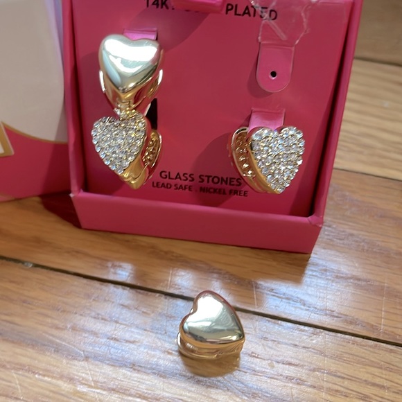 House of Harlow 1960 14 KT gold plated 2 pairs of heart shaped earrings. - Picture 7 of 7